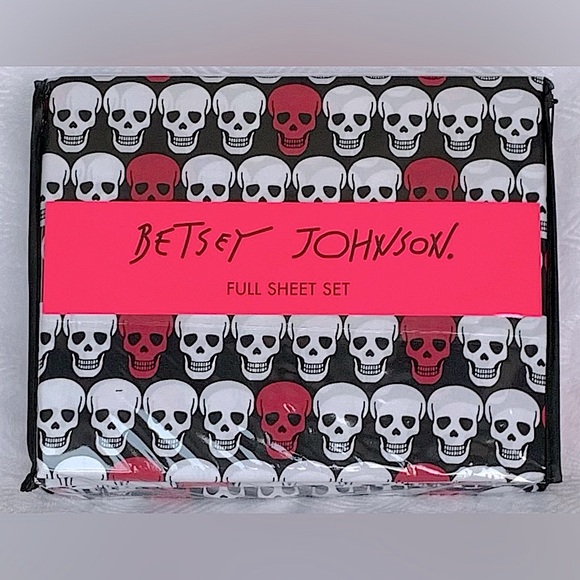 SALE - Betsey Johnson Pink Skulls Halloween Sheet Set - Full - Picture 1 of 4